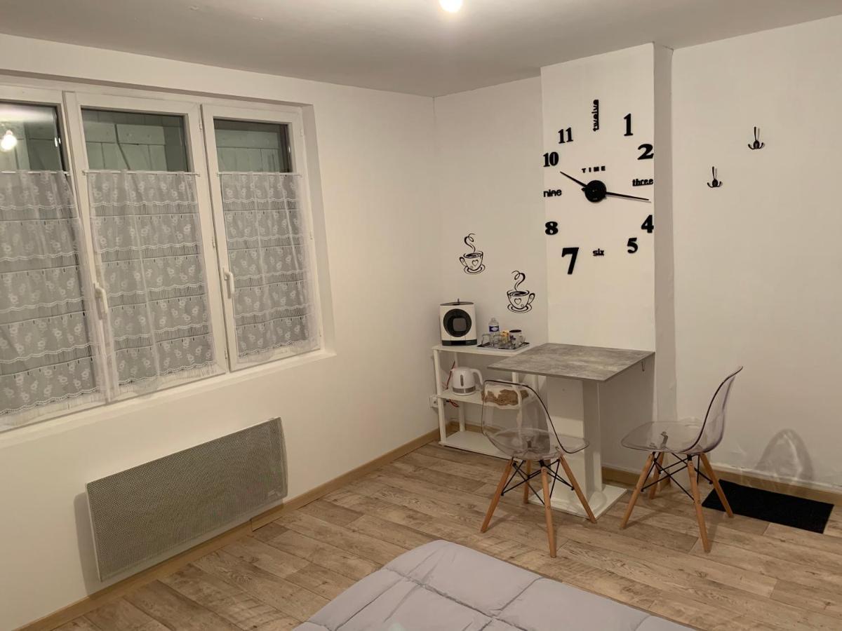 Studio Ideal Travail, Famille, Tout Y Est … Dompierre-sur-Besbre Exterior foto